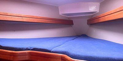 Zeilboot-Bavaria-31-IJsselmeer-Hut-in-de-punt-concentrate