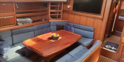 Zeiljacht Bavaria 50 huren IJsselmeer, interieur salon