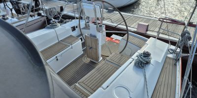 Zeiljacht Hanse 400 huren IJsselmeer Cockpit Kuip