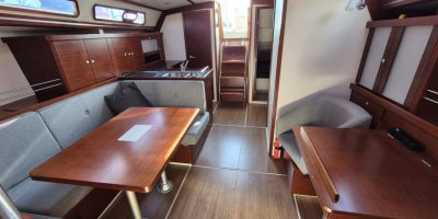 Zeiljacht Hanse 400 huren IJsselmeer Salon overzicht