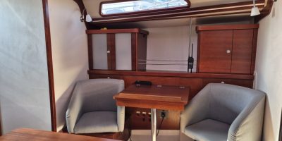 Zeiljacht Hanse 400 huren IJsselmeer Zithoek Salon