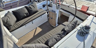 Zeiljacht Hanse 400 huren IJsselmeer met comfortabele Cockpit Kuip kussens